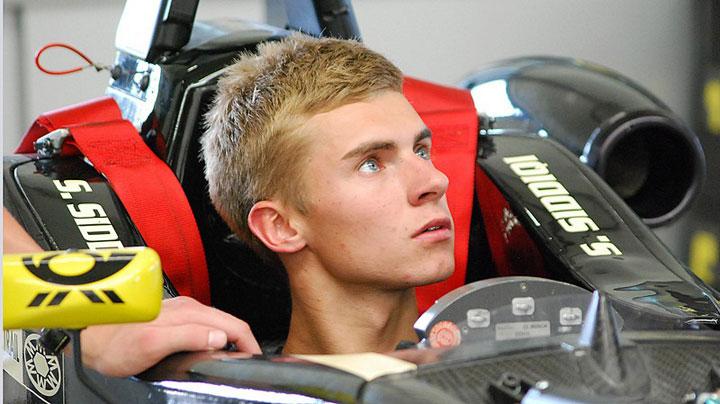 Karol Basz testuje F1 Lotusa